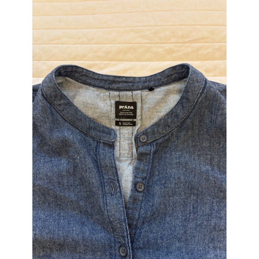 Prana Indigo Denim Sleeveless Tie Front Band Collar Button Down Top Fall Layers